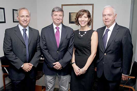 Antonio Braghetto, Gerente Operaciones de Mall Plaza;  William Phillip, director ejecutivo de la Agencia Chilena de Eficiencia Energética; María Angélica Sanhueza, Gerente General Aenor Chile, junto a Jaime Riesco, Gerente de Sostenibilidad de Mall Plaza.